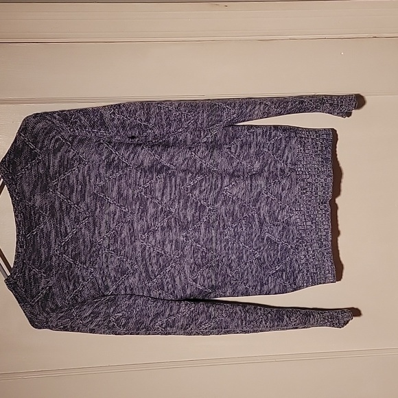 Blue and White Sweater - Picture 5 of 7